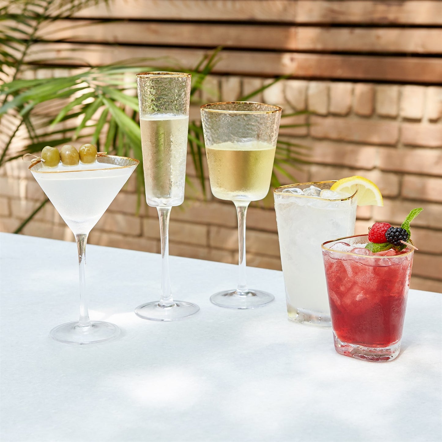 S/4 HAMMERED FOOTED WINE GLASSES