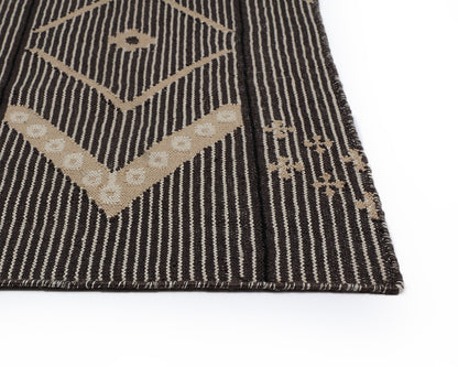 NAHLA ASANA HAND-WOVEN RUG - BLACK / TAN - 8' X 10'