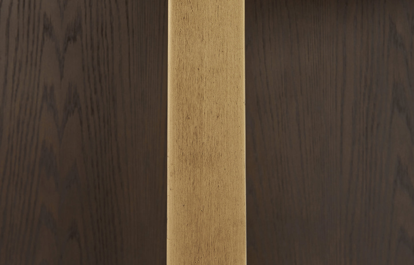 NAHLA LARS DINING TABLE - ROUND - 55"