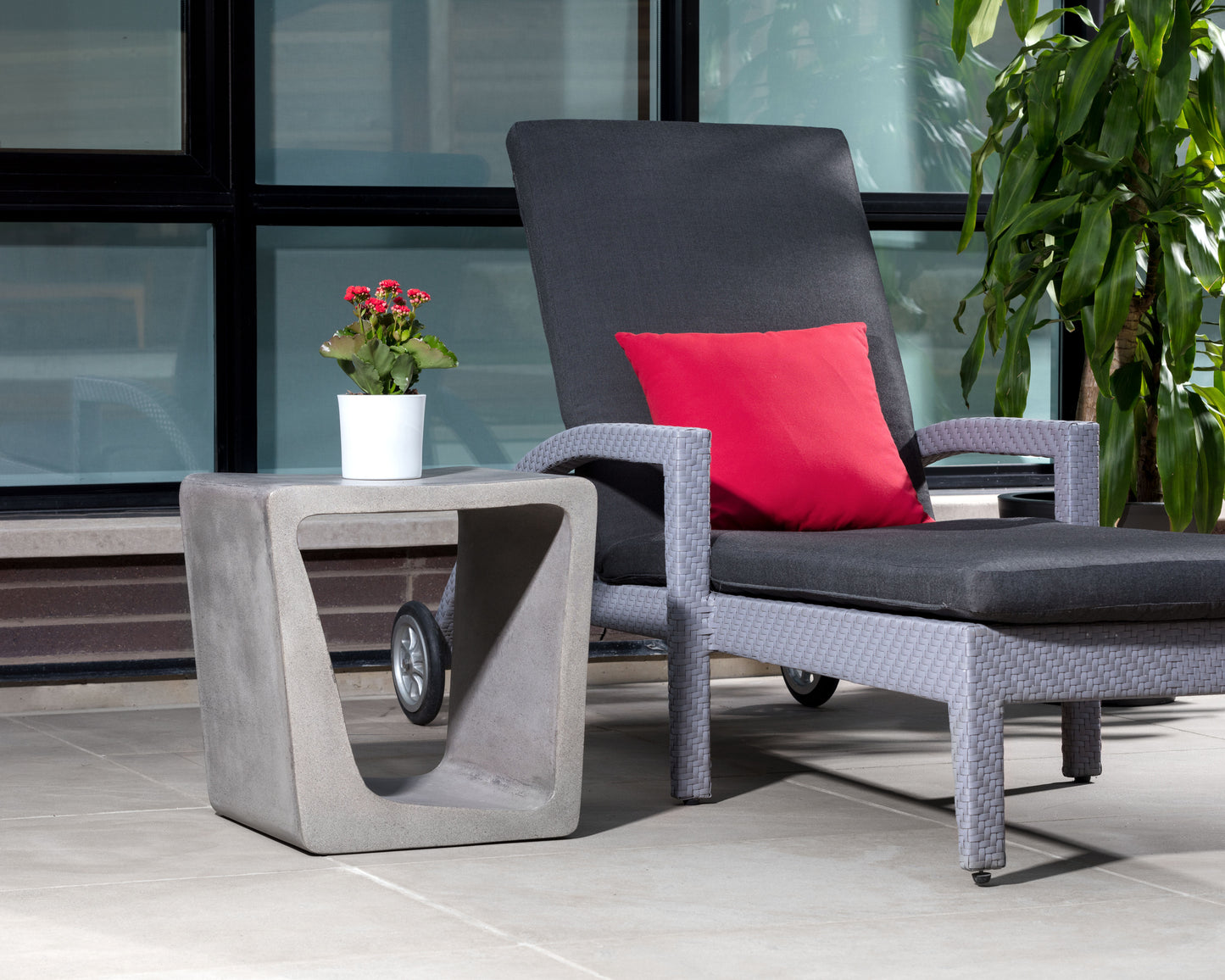 NAHLA DARWIN END TABLE