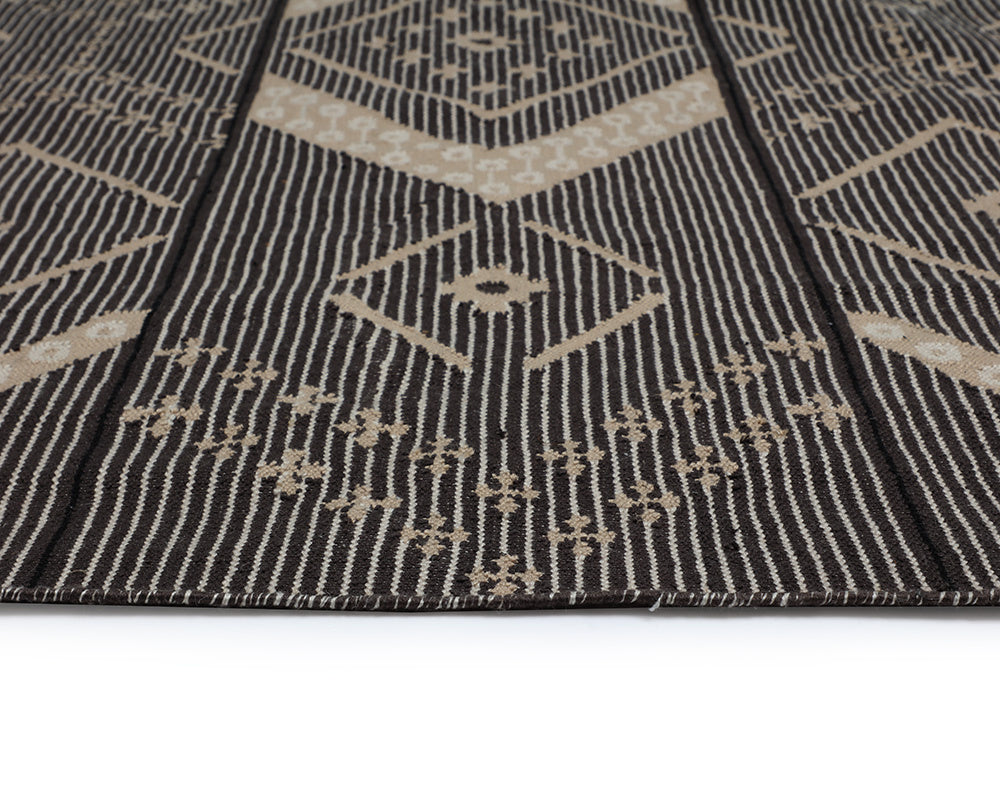 NAHLA ASANA HAND-WOVEN RUG - BLACK / TAN - 8' X 10'