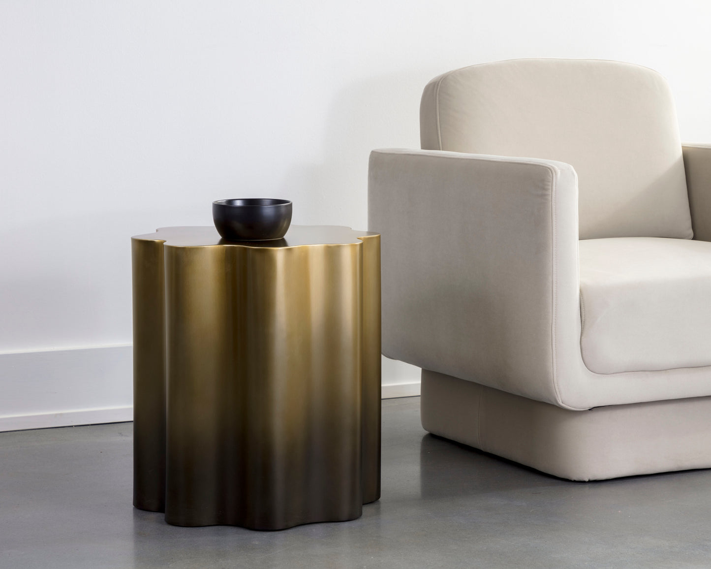 NAHLA DAHLIA END TABLE - GOLD OMBRE
