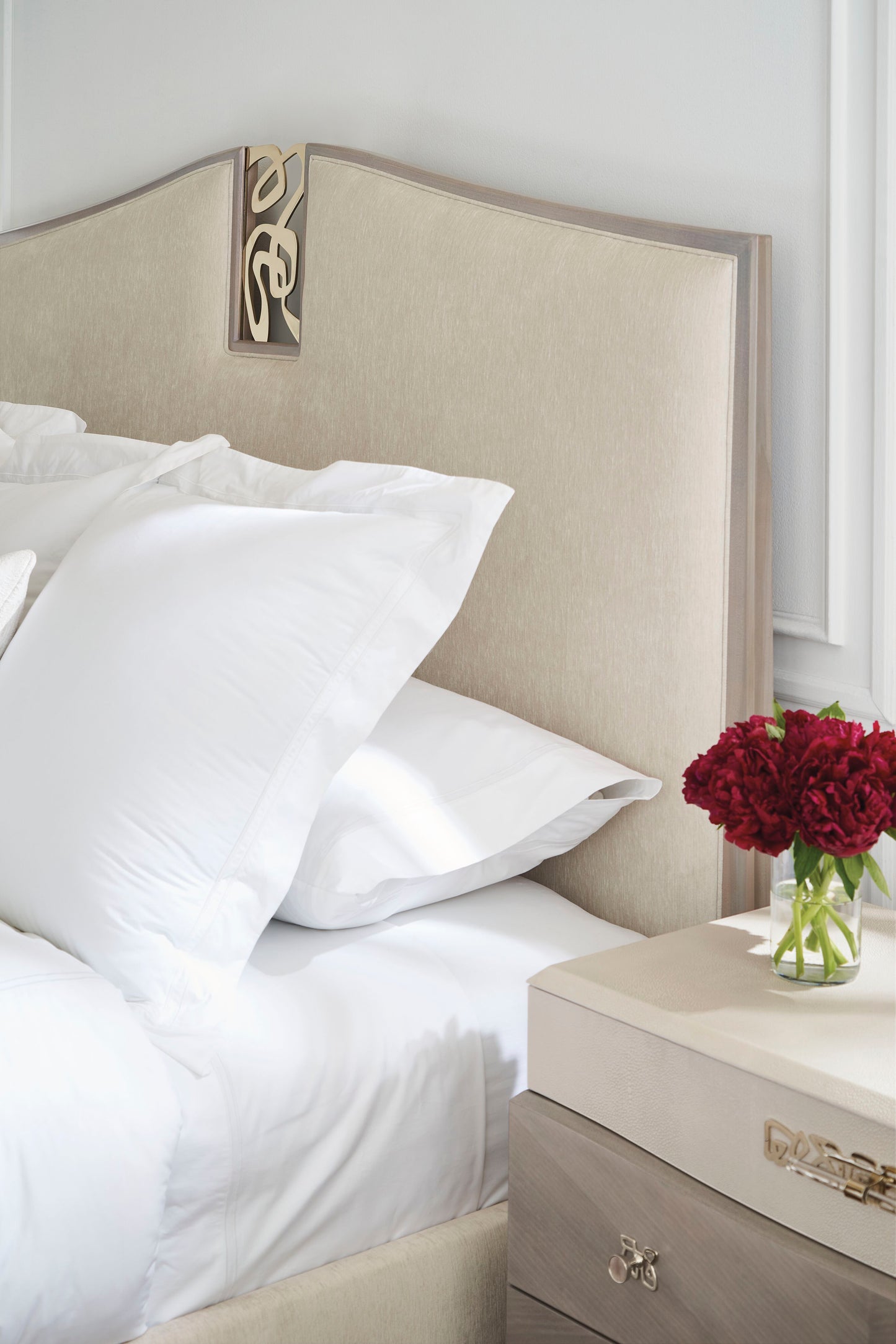 CRESCENDO UPH KING BED