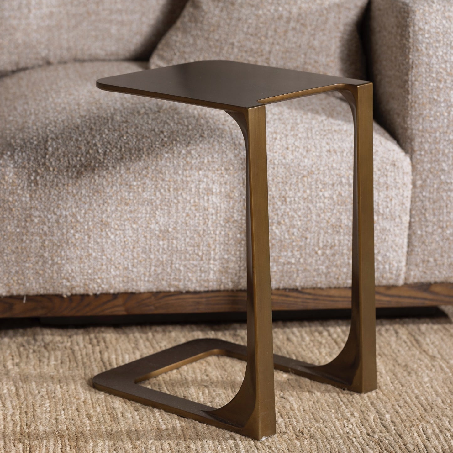 Oxford Hugging Table