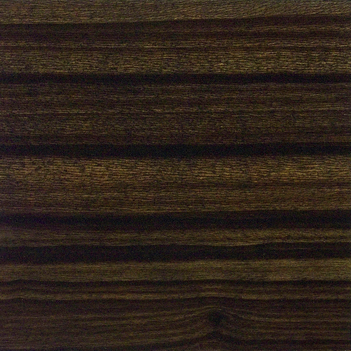 THE SVELTE CHAIR
