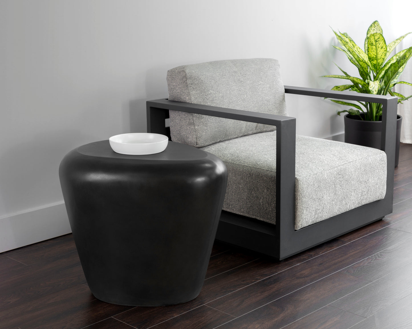 NAHLA CORVO SIDE TABLE - BLACK